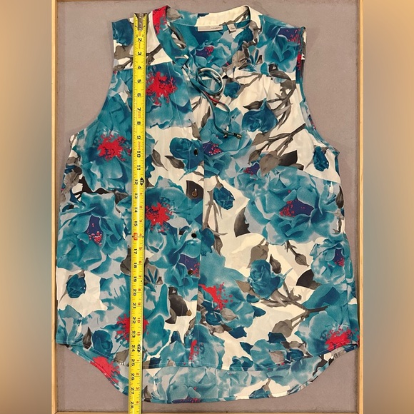 HALOGEN, Nordstrom label, sleeveless top, multicolored florals, full button . - Picture 9 of 11